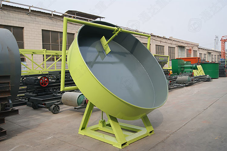 有機(jī)肥造粒機(jī).jpg